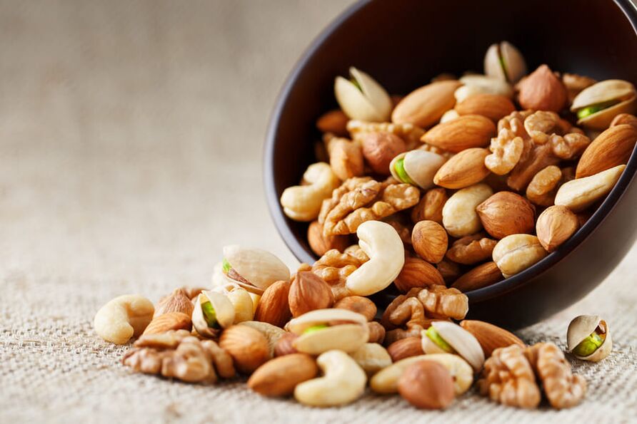Mixed nuts to increase strength in men